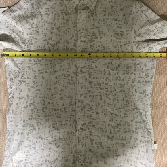 Lululemon Short Sleeve Shirt. M - Picture 4 of 4